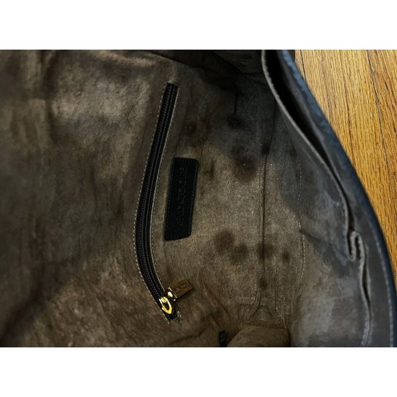 Sleek Black Crossbody Bag with Tassel Detail - Picture 6 of 9